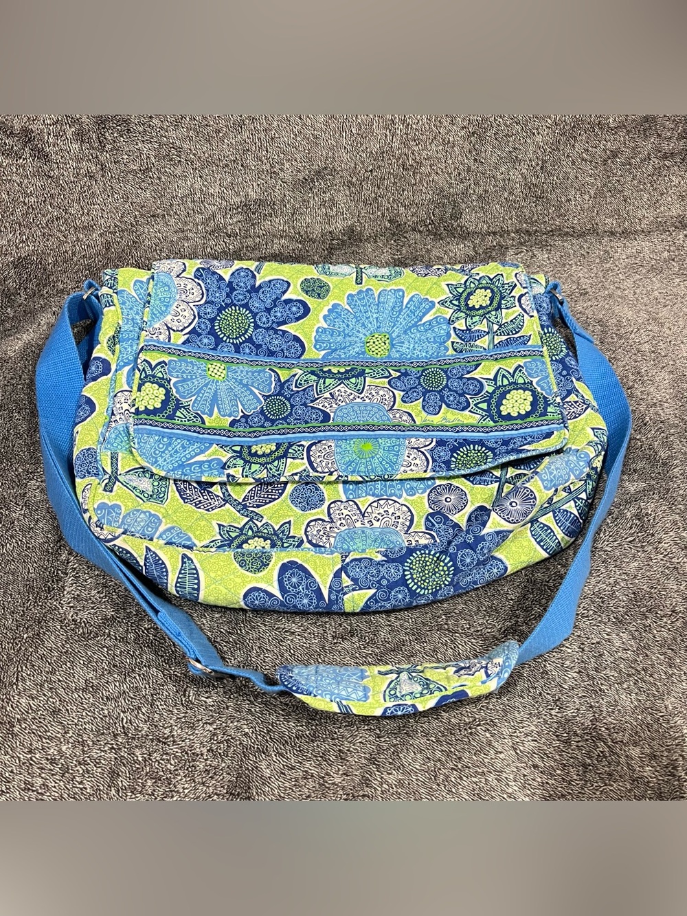 Vera Bradley Doodle Daisy messenger bag